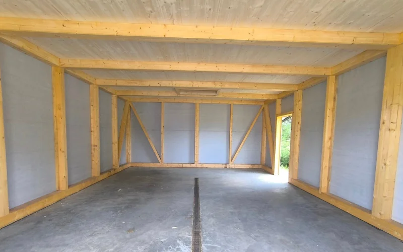 garaz drewniany wnetrze sciany konstrukcja wkdecker